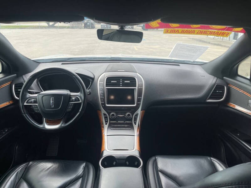 2019 Lincoln Nautilus Select