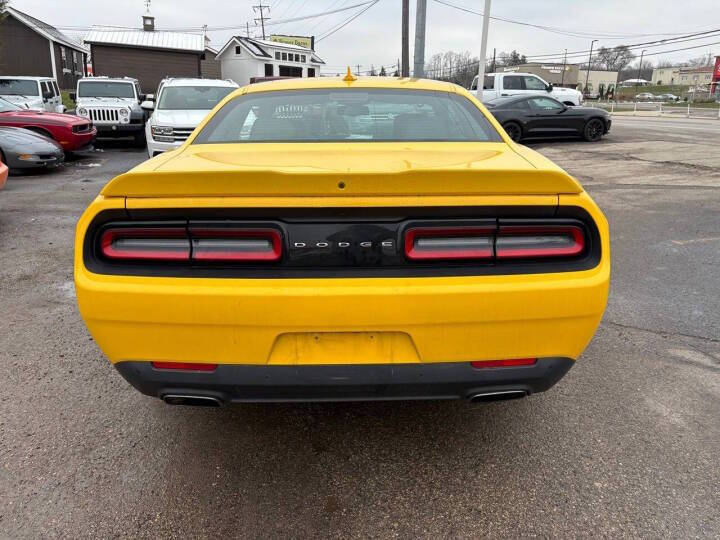 2017 Dodge Challenger SXT Plus