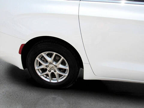 2022 Chrysler Voyager LX