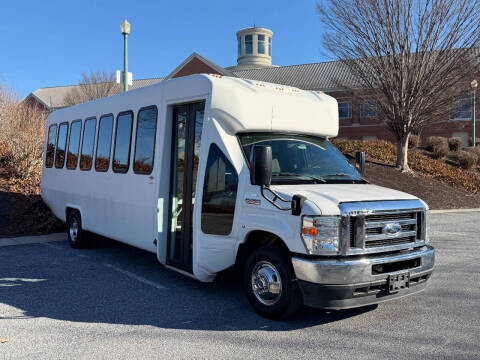2021 Ford E-450 28 Passenger