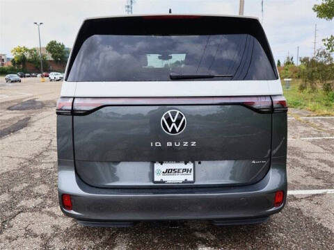 2025 Volkswagen ID. Buzz Pro S Plus 4Motion