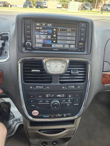 2016 Chrysler Town and Country Touring