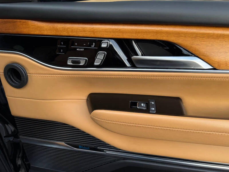 2022 Jeep Grand Wagoneer Series III