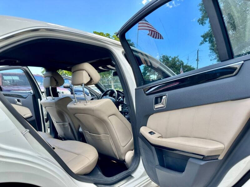 2011 MERCEDES-BENZ E-Class Sedan - $11,995