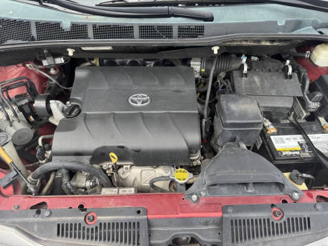 2014 Toyota Sienna XLE 8-Passenger