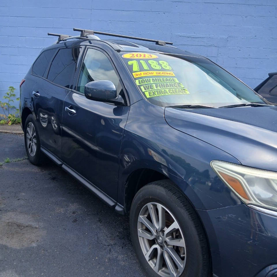 View vehicle photo 3