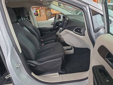 2022 Chrysler Voyager LX