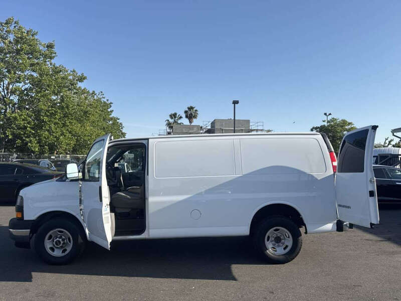 2017 GMC Savana 2500