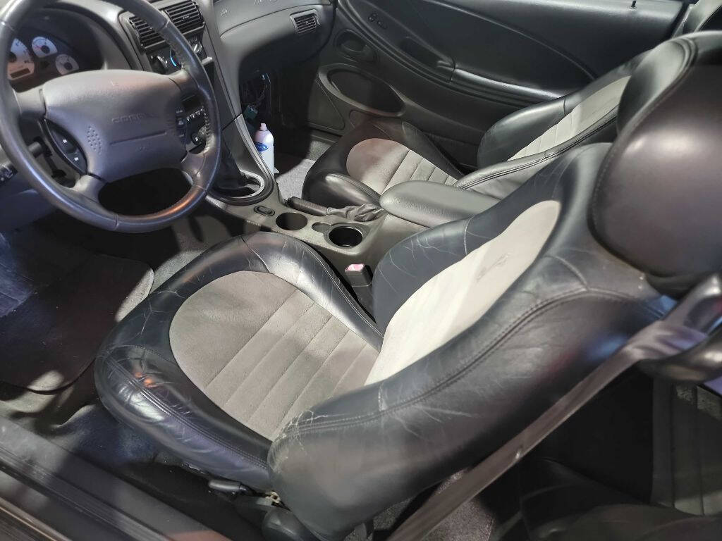 2001 Ford Mustang SVT Cobra 36