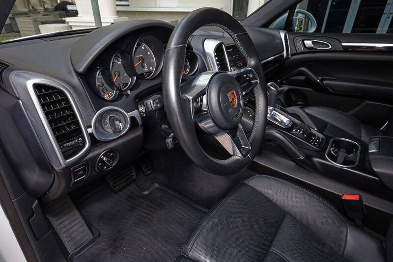 2018 Porsche Cayenne Platinum Edition