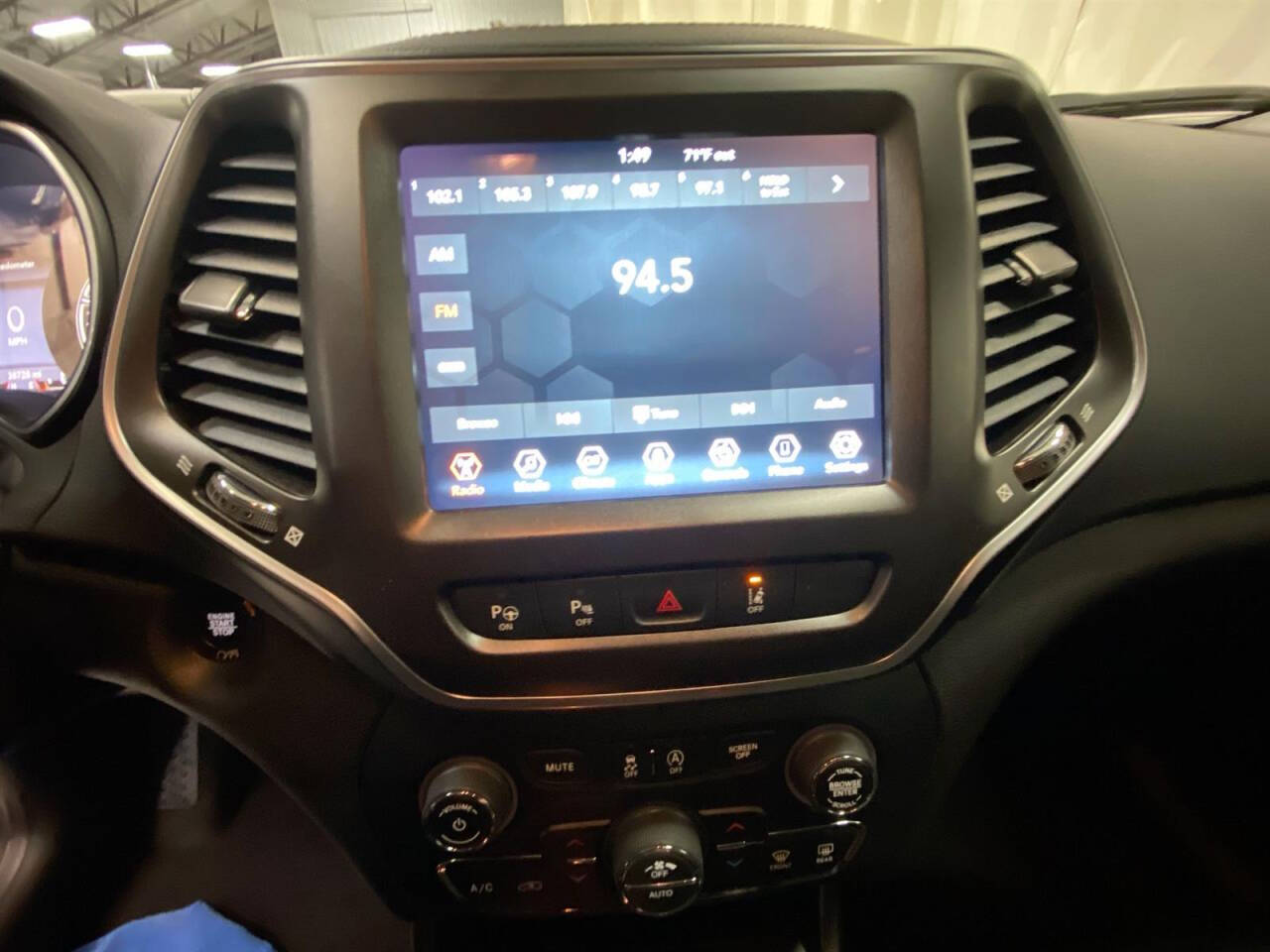 2020 Jeep Cherokee for sale at Victoria Auto Sales in Victoria, MN