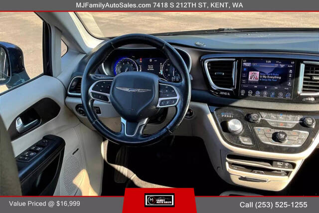 2018 Chrysler Pacifica for sale at MJ FAMILY AUTO SALES in Kent, WA