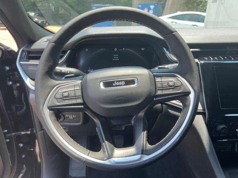 2025 Jeep Grand Cherokee Laredo