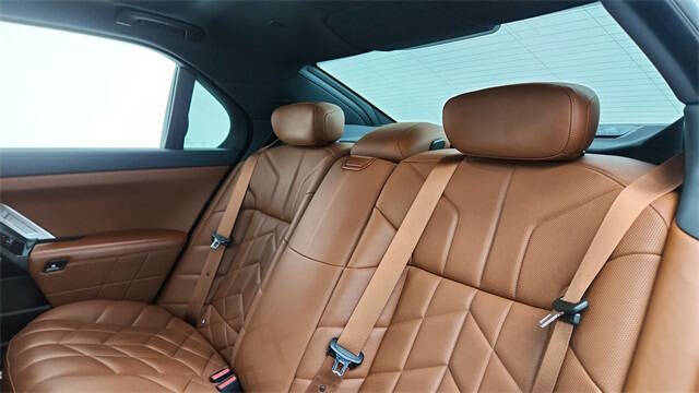 2023 BMW 7 Series 740i