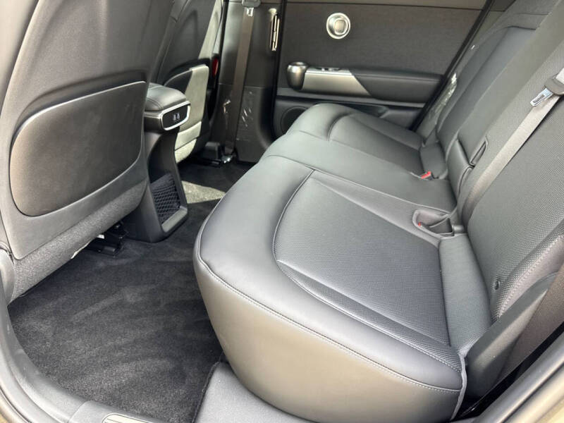 2025 Genesis GV60 Standard