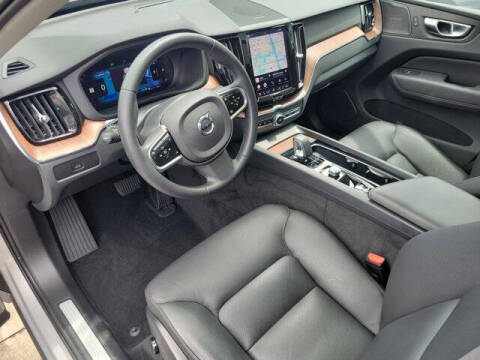 2023 Volvo XC60 B5 Plus Dark Theme