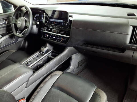 2023 Nissan Pathfinder SL