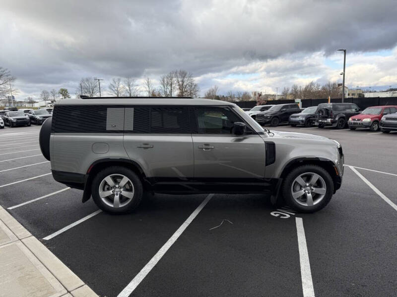 2024 Land Rover Defender 130 P400 X-Dynamic SE