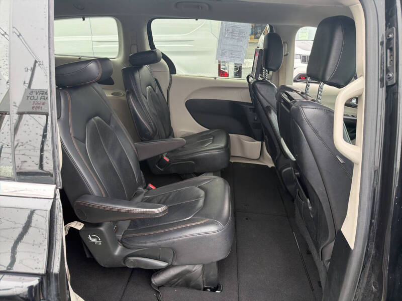 2017 Chrysler Pacifica Touring-L Plus