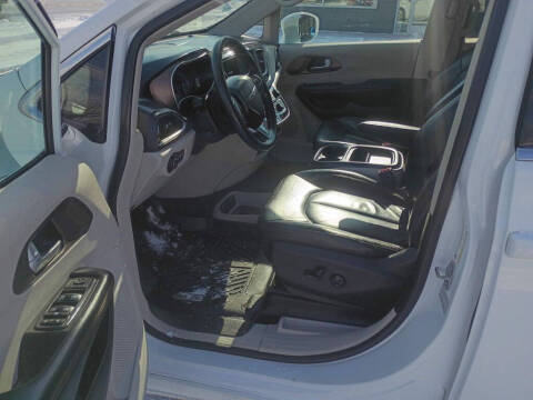 2017 Chrysler Pacifica Touring-L