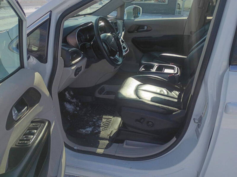 2017 Chrysler Pacifica Touring-L