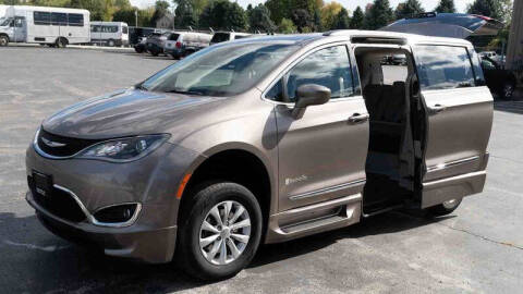 2017 Chrysler Pacifica Touring-L