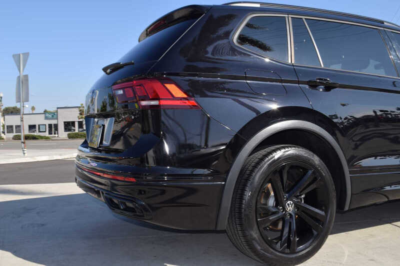 2023 Volkswagen Tiguan SE R-Line Black