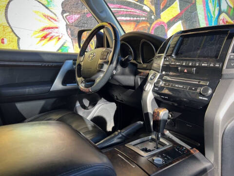 2013 Toyota Land Cruiser