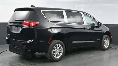 2025 Chrysler Voyager LX