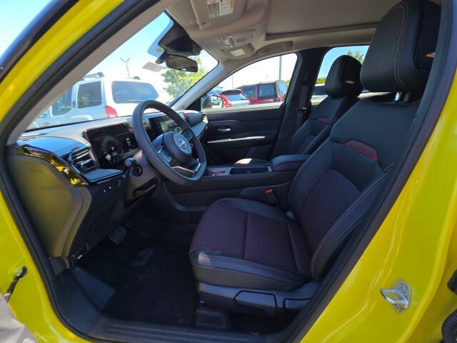 2025 Nissan Kicks SR