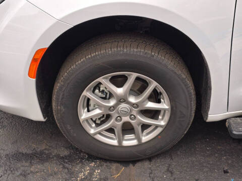 2025 Chrysler Voyager LX