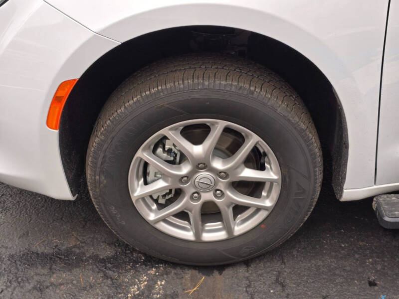 2025 Chrysler Voyager LX