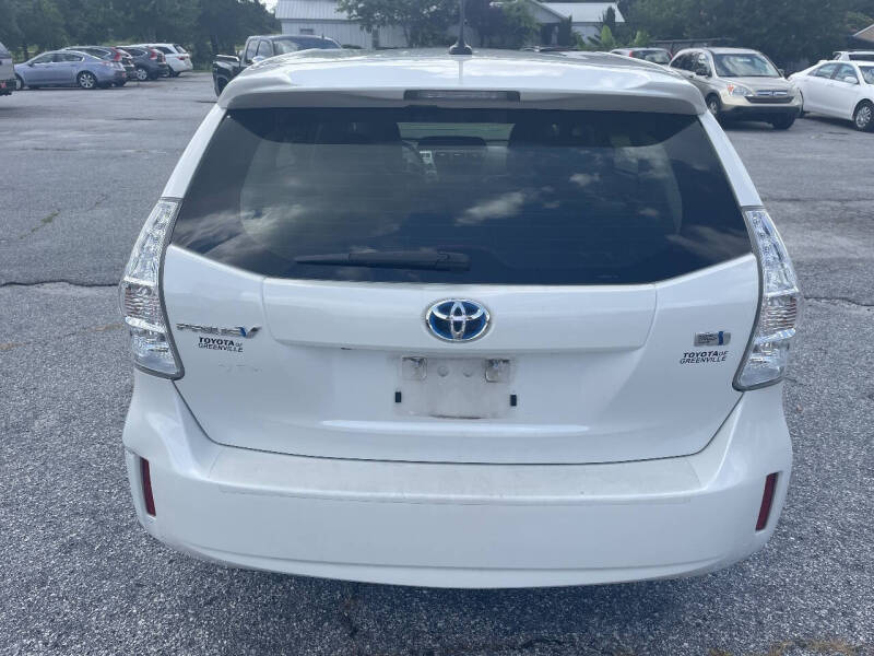 2013 Toyota Prius v Five