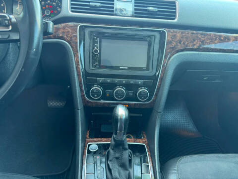 2012 Volkswagen Passat SEL Premium PZEV