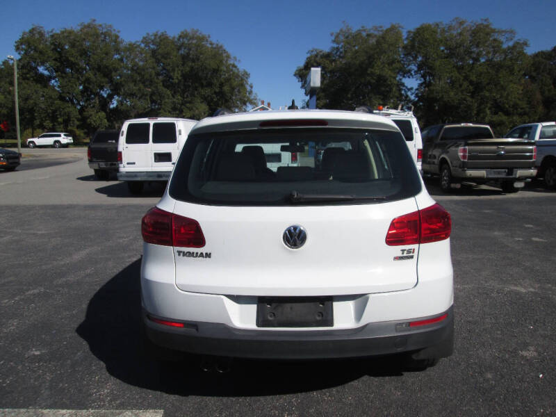 2017 Volkswagen Tiguan Limited null photo 6