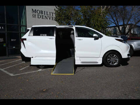 2022 Toyota Sienna LE 8-Passenger