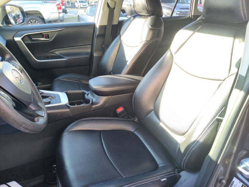 2022 Toyota RAV4 Hybrid XLE