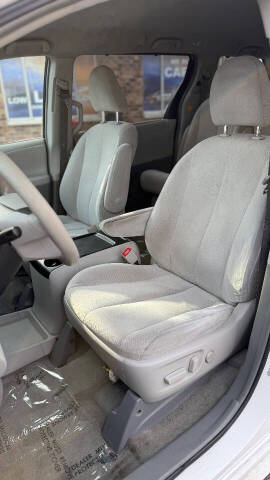 2012 Toyota Sienna LE 8-Passenger