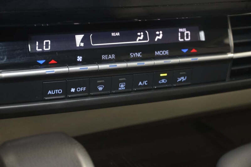 2021 Toyota Sienna LE 8-Passenger