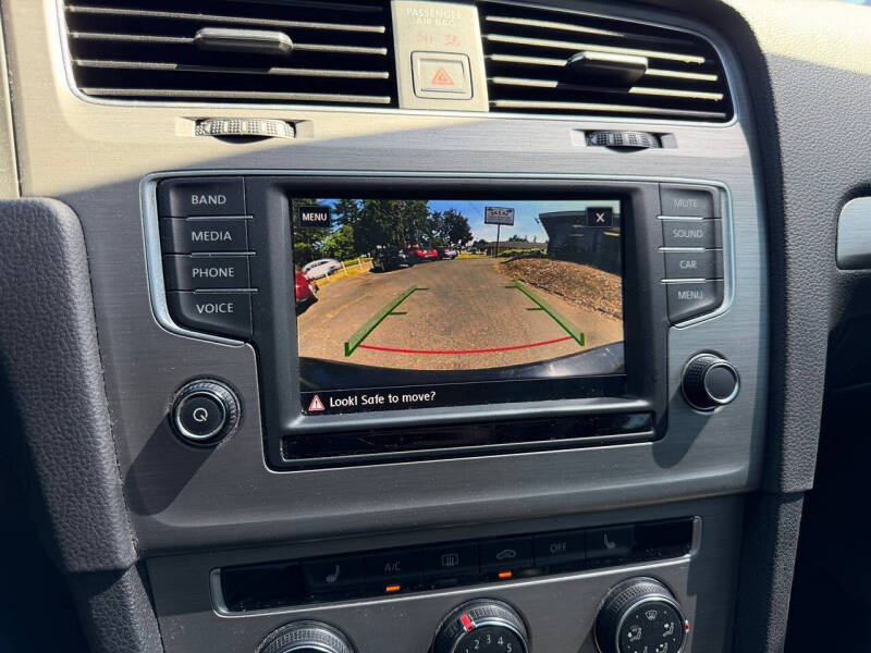 2017 Volkswagen Golf TSI S