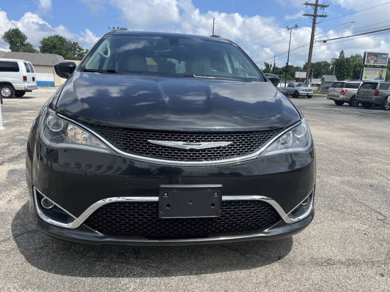 2017 Chrysler Pacifica Touring-L Plus