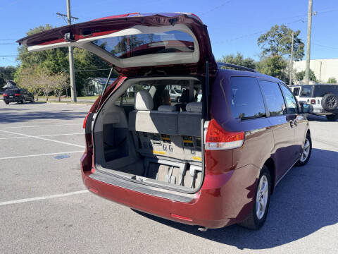 2014 Toyota Sienna LE 8-Passenger