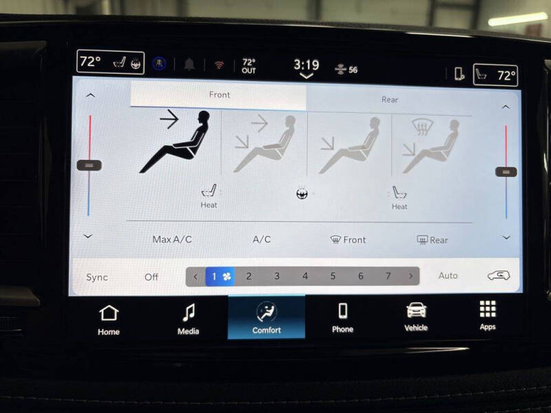 2027 Chrysler Pacifica Select