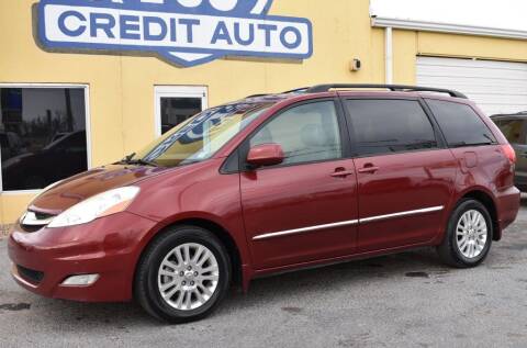 2007 Toyota Sienna for sale at Buy Here Pay Here Lawton.com in Lawton OK