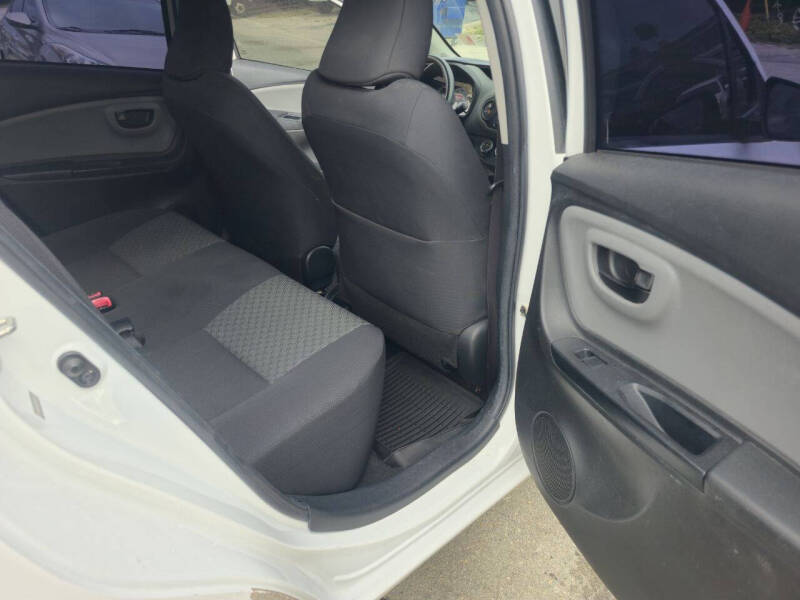 2015 Toyota Yaris 5-Door SE