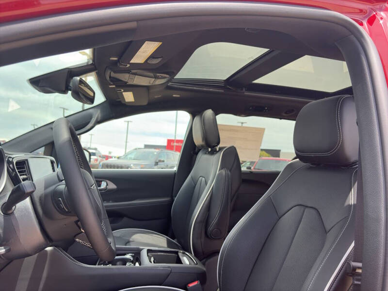2027 Chrysler Pacifica Limited