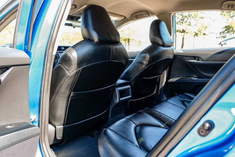 2020 Toyota Camry Hybrid LE