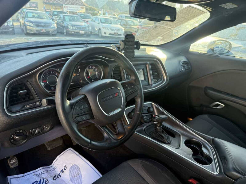 2015 Dodge Challenger SXT