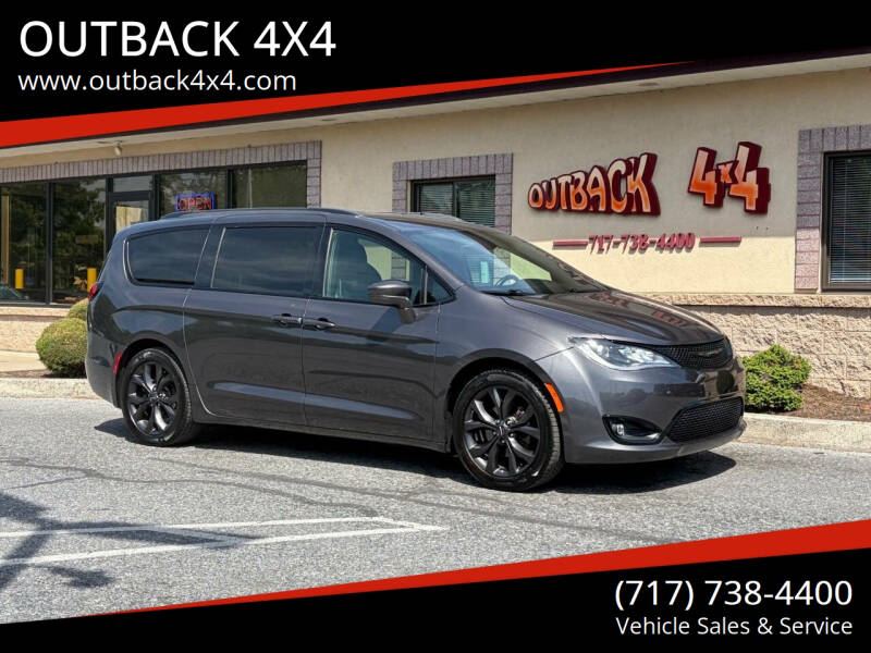 2018 Chrysler Pacifica Touring L's photo