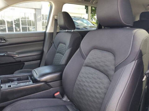 2023 Nissan Pathfinder S